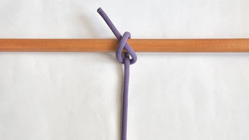 secured-version-of-half-hitch-knot