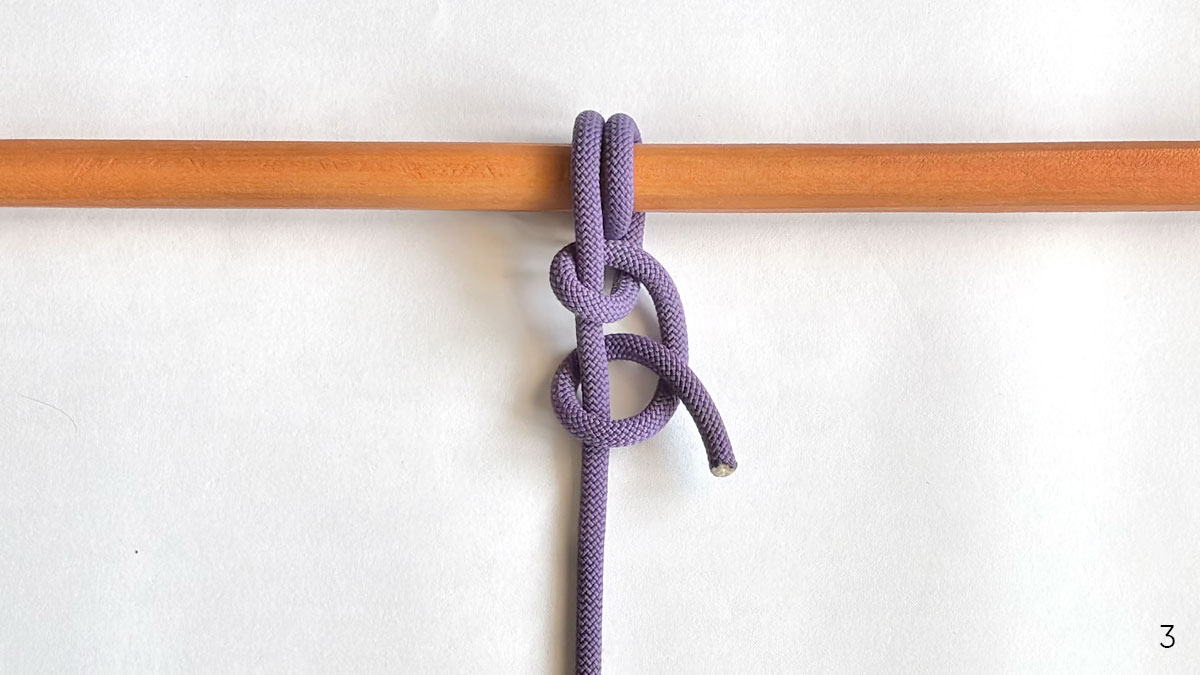 round-turn-and-two-half-hicthes-knot-s3