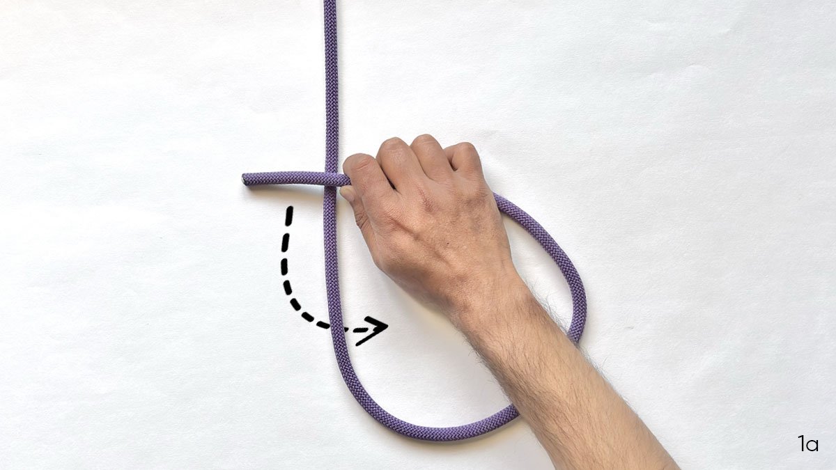 one-handed-bowline-knot-step-1a