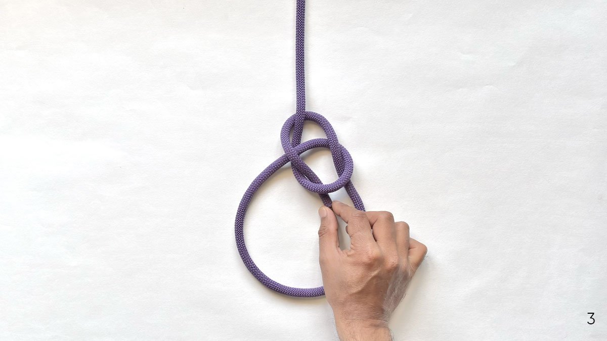 one-handed-bowline-step-3