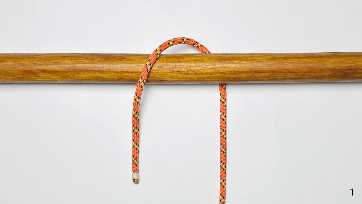 swing-hitch-knot-step-1