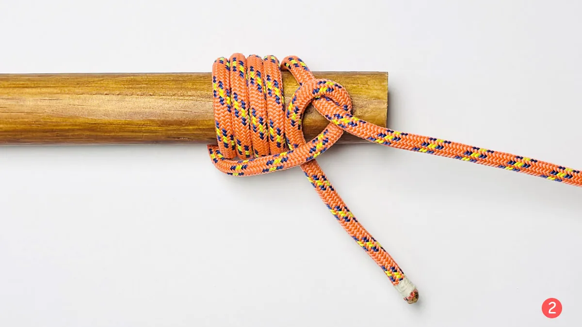 how-to-tie-a-pipe-hitch-knot-step-2