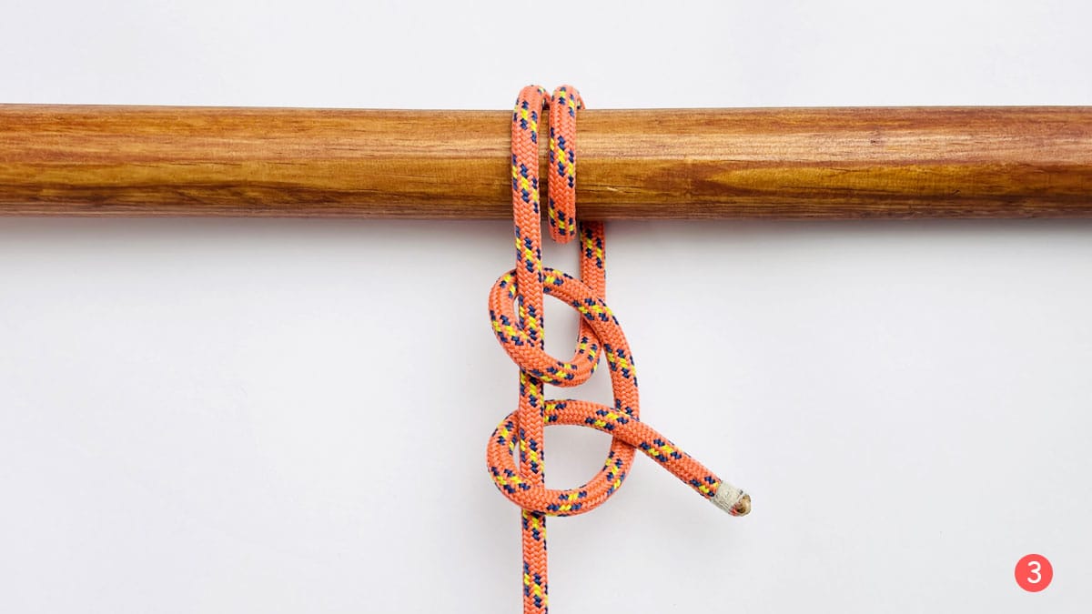 round-turn-and-two-half-hitches-step-3-how-to-tie-a-round-turn-and-two-half-hitches-knotspedia