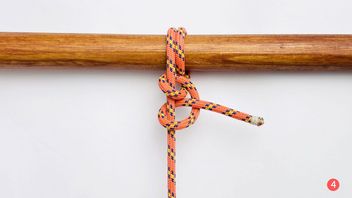 round-turn-and-two-half-hitches-step-4-how-to-tie-a-round-turn-and-two-half-hitches-knotspedia