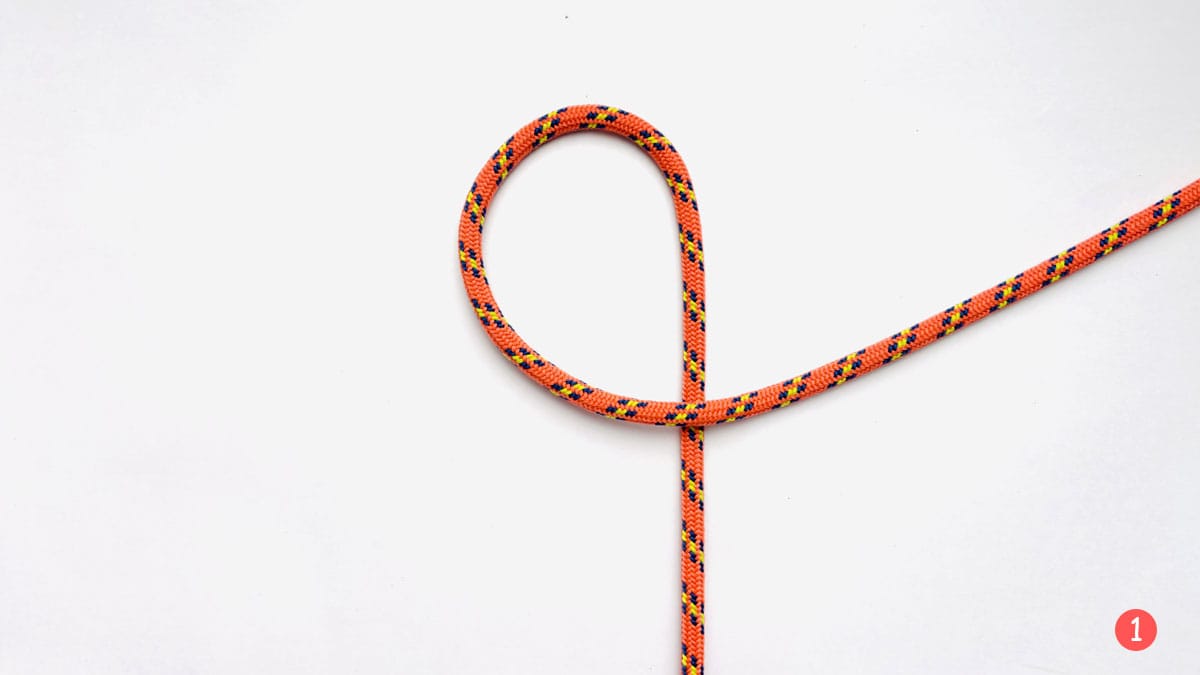 celtic-button-knot-step-1-how-to-tie-a-celtic-button-knot-knotspedia