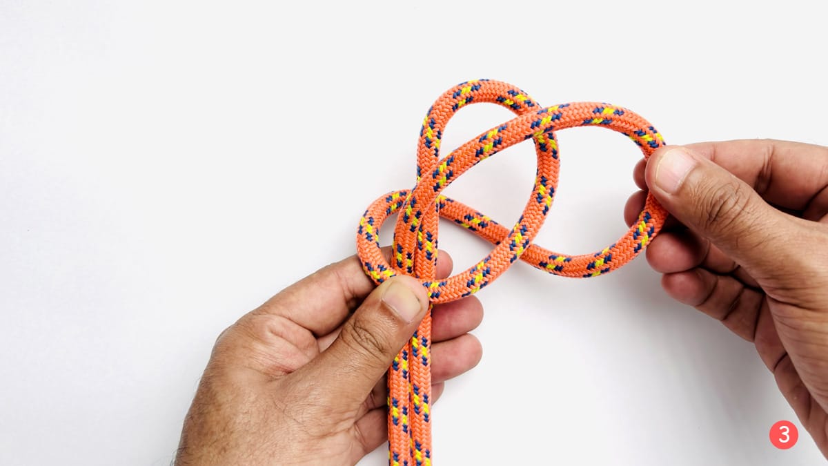 bull-hitch-alternative-method-step-3-how-to-tie-a-bull-hitch-knotspedia