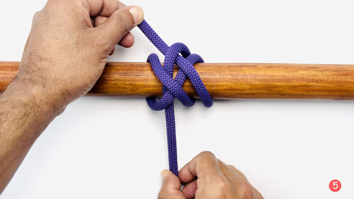 snuggle-hitch-step-5-how-to-tie-the-snuggle-hitch-knotspedia